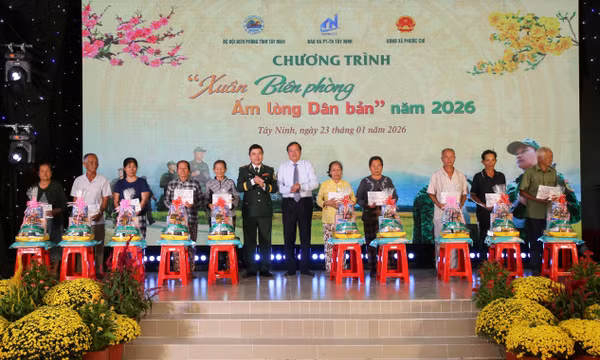 Ấm áp ngày hội quân dân nơi tuyến đầu Tổ quốc