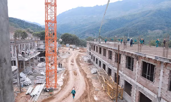 Vượt giá rét, đẩy nhanh tiến độ trường nội trú biên giới Lai Châu