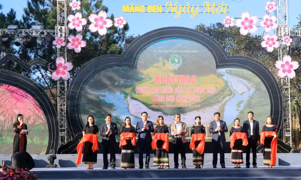 Tuần văn hóa du lịch 'Măng Đen - Sắc hồng giữa đại ngàn'