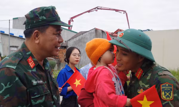 Thắm nghĩa tình quân với dân