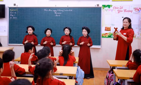 Văn hoá soi đường: Gìn giữ nhịp Xoan vùng đất Tổ từ mái trường