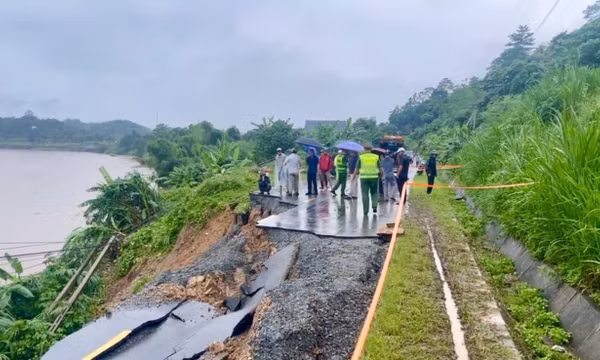 Khẩn trương phân luồng giao thông sau vụ sạt lở nghiêm trọng trên tuyến đường tỉnh 161