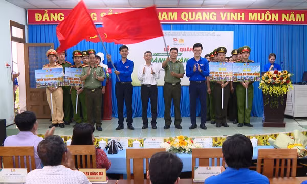 Tuổi trẻ lực lượng vũ trang xung kích hướng về vùng khó khăn