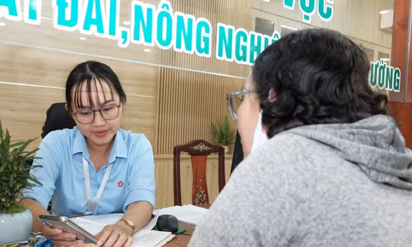 Từ nụ cười công sở đến chính quyền điện tử thân thiện với người dân