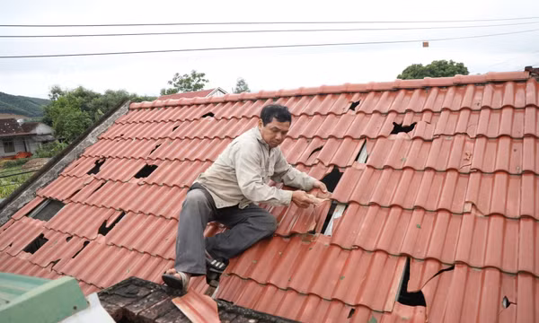 Nghệ An khẩn trương khắc phục hậu quả dông lốc, mưa đá