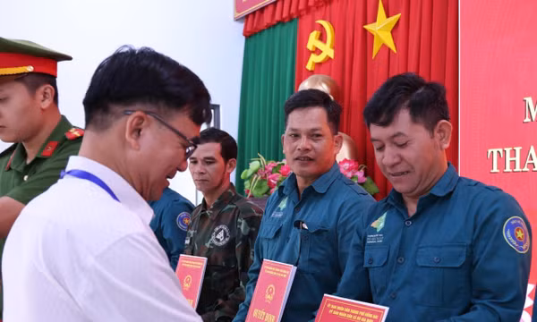  'Cộng đồng nhận khoán bảo vệ rừng tham gia bảo đảm an ninh, trật tự tuyến biên giới'