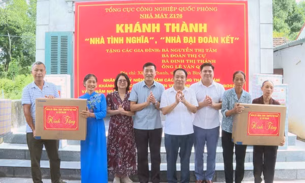 Cộng đồng nghĩa tình giúp hộ nghèo, gia đình chính sách có mái ấm an cư