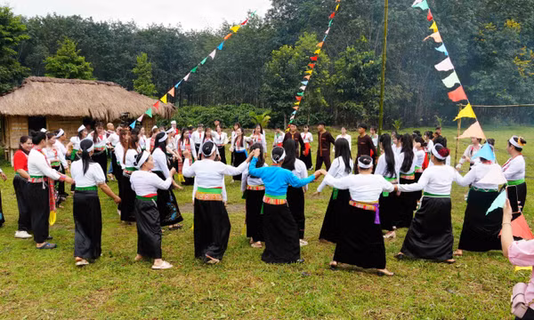 Đặc sắc 'Ngày hội làng Mường' ở biên giới Sa Loong