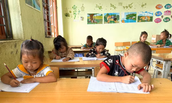 Sắp xếp mạng lưới trường, lớp phù hợp điều kiện vùng sâu, vùng xa