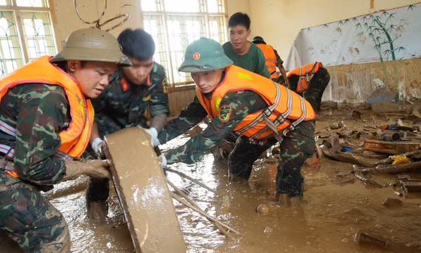 Áo lính Cụ Hồ nơi tâm lũ Mường Than