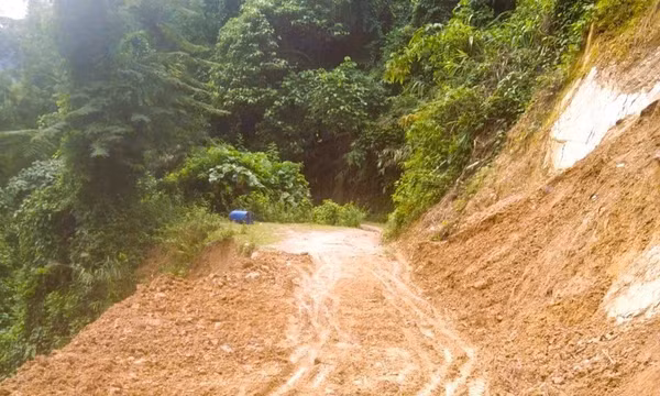 Nghệ An: Đường độc đạo Xốp Kho - Na Ngân thông tuyến sau 12 ngày bị cô lập