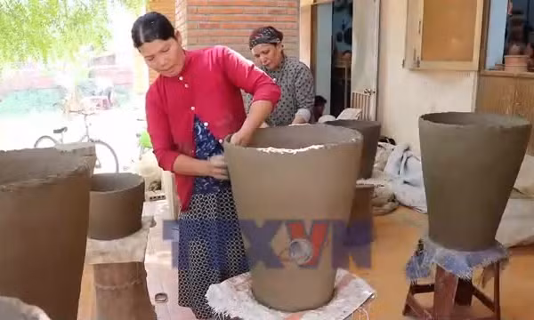Bảo tồn, nâng tầm di sản văn hóa gốm Chăm