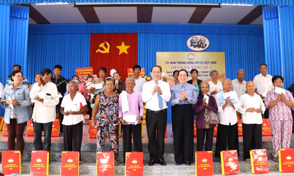 Tết Chôl Chnăm Thmây ấm no trên phum, sóc Vĩnh Long