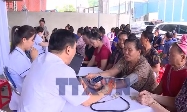 Khám và tư vấn sức khỏe miễn phí cho người dân