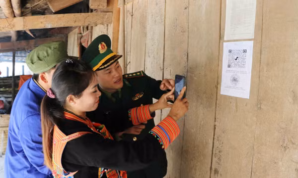 'Thầy giáo số' quân hàm xanh