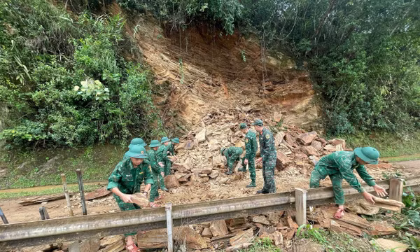 Xuất hiện các cung trượt sạt và nhiều vết nứt, gãy tại Sơn La