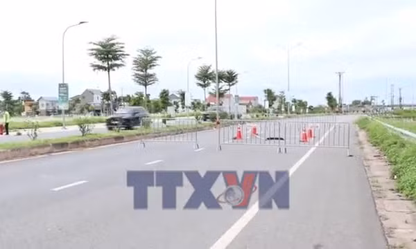 Thái Nguyên: Xuất hiện hố sụt lún trên đường gom Khu công nghiệp Yên Bình