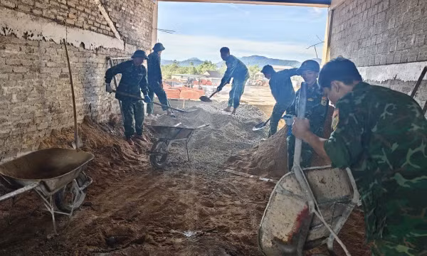 Những người 'thợ lính' trên công trường nơi biên cương