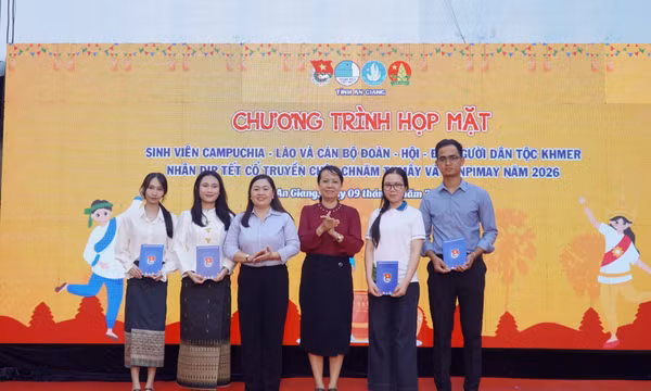 Vun đắp tình hữu nghị Việt Nam - Lào - Campuchia