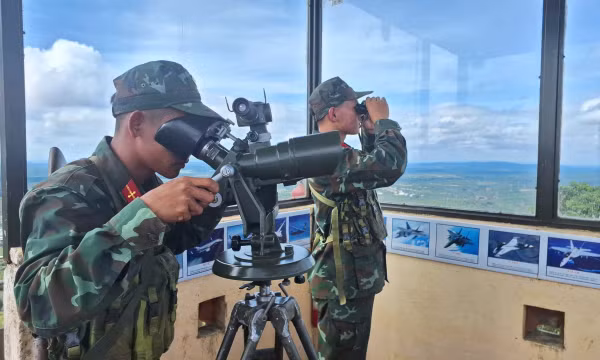 Những người lính giữ bình yên cho bầu trời Tổ quốc trên đỉnh Hàm Rồng