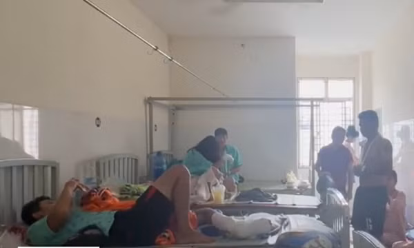 Quá tải kéo dài, bệnh viện tỉnh tuyến cuối đề xuất tăng giường bệnh