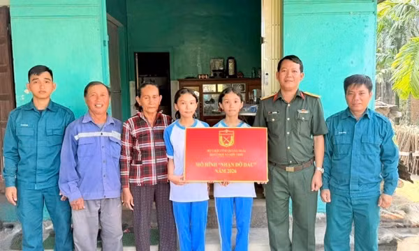 'Bố đỡ đầu' - điểm tựa nghĩa tình cho học sinh khó khăn Quảng Ngãi