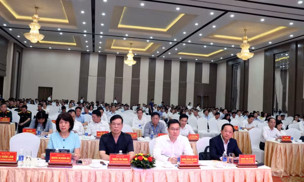 Thực hiện nhất quán, xuyên suốt quan điểm của Đảng về công tác dân tộc, tôn giáo
