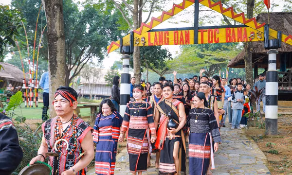 Rộn ràng tái hiện Lễ cưới của đồng bào dân tộc Tây Nguyên