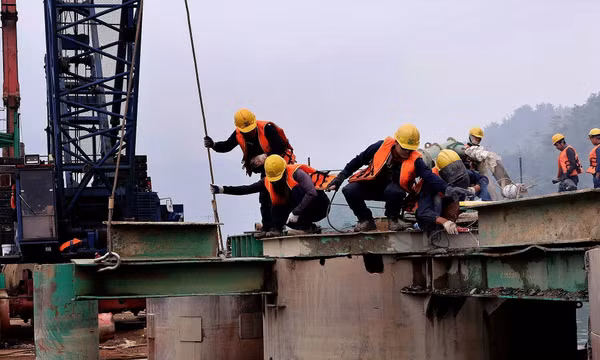 Xuân về trên đại công trường cao tốc Hòa Bình - Mộc Châu