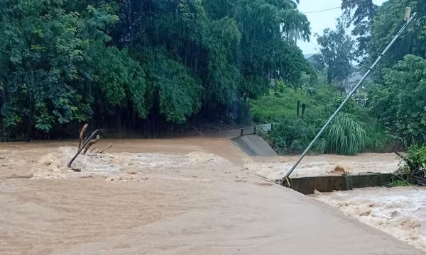 Mưa lớn gây ngập cục bộ, chia cắt một số khu vực miền núi Quảng Trị