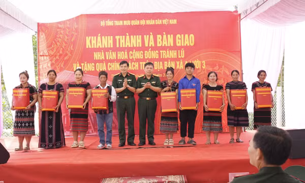 Khánh thành Nhà văn hóa - kết hợp tránh lũ cho đồng bào dân tộc tại Huế
