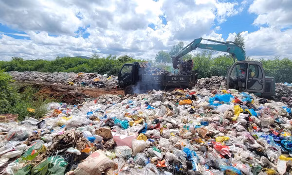 Ô nhiễm rác thải đe dọa hình ảnh du lịch sinh thái Biển Hồ
