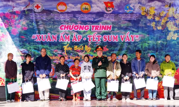 Xuân sum vầy, Tết sẻ chia