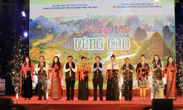 Triển lãm 'Hương sắc vùng cao': Kết nối sắc màu văn hóa các dân tộc