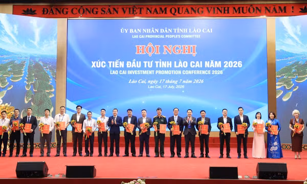 Lào Cai trao quyết định đầu tư cho 24 dự án