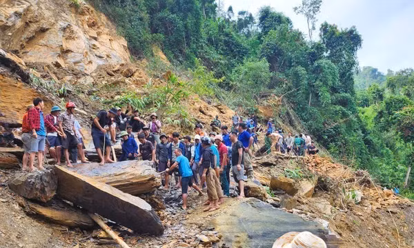 Nghệ An: Đường độc đạo tạm thông tuyến, bản Na Ngân không còn cô lập