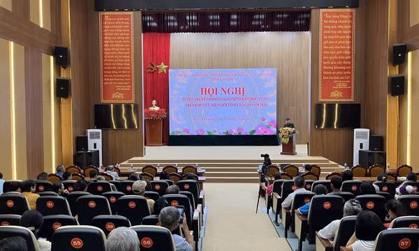 Đưa pháp luật và ‘Bình dân học vụ số’ đến vùng biên Mường Khương