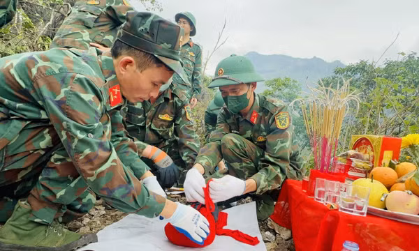 Thiêng liêng hành trình đi tìm đồng đội nơi biên giới