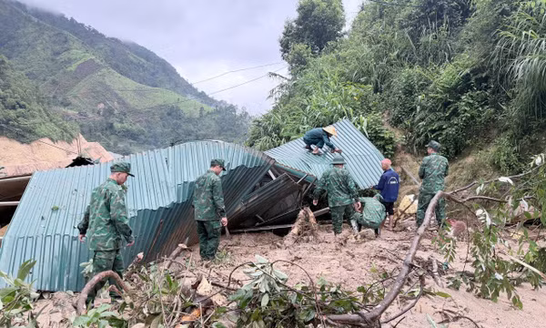 Mưa lớn gây lũ quét ở Lai Châu, nhiều bản làng ngập trong nước lũ