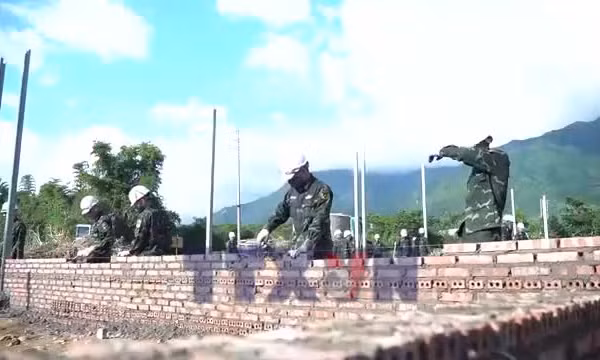 Lai Châu bàn giao 7 căn nhà đầu tiên cho người dân vùng lũ Mường Than