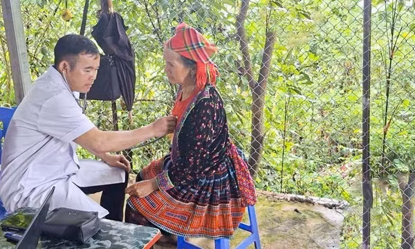 Chính sách mới tạo thêm động lực cho đội ngũ y tế cơ sở ở vùng cao