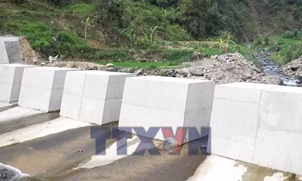 Công trình ngăn lũ đầu tiên phát huy hiệu quả
