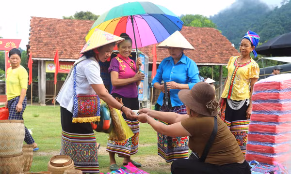 Không gian văn hóa độc đáo ở các chợ phiên vùng cao xứ Nghệ