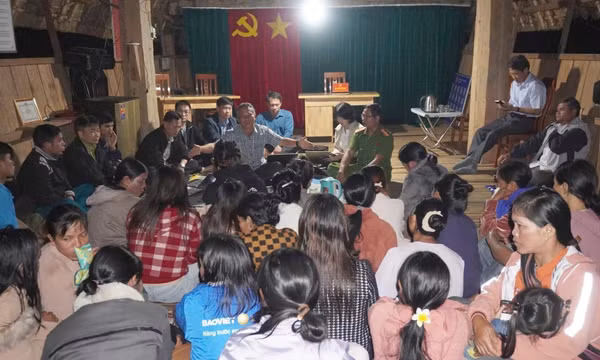 Củng cố niềm tin khi Bí thư Đảng ủy xã đối thoại với dân