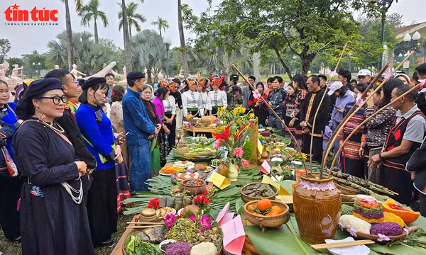 Mâm cơm cuối năm gắn kết cộng đồng các dân tộc tại Làng Văn hóa