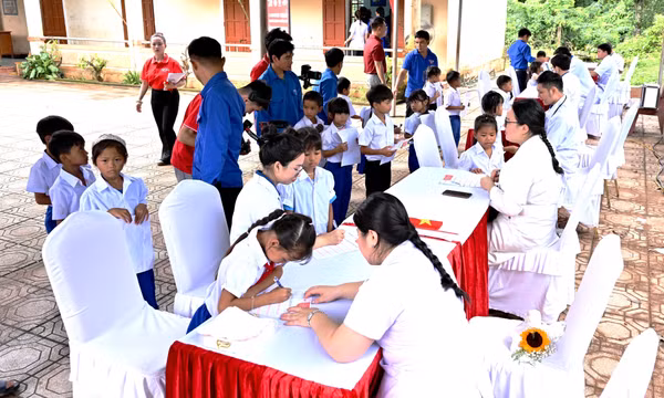 Tuổi trẻ đồng hành, kiến tạo môi trường an toàn, sạch khỏe cho học sinh vùng khó