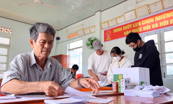 Cử tri vùng lũ phấn khởi đón ngày hội lớn