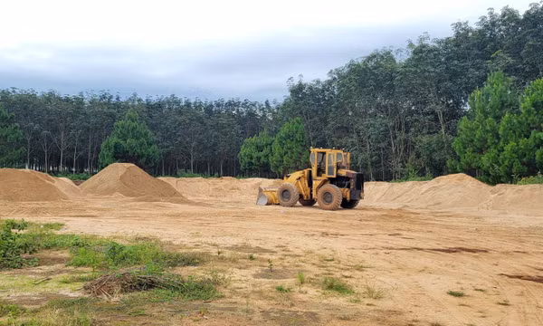 Gia Lai xuất hiện hàng loạt điểm tập kết vật liệu xây dựng tự phát, quy mô lớn