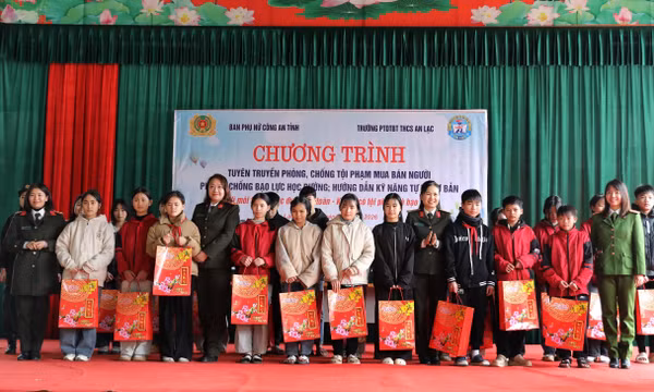 'Tết ấm' nơi miền núi, gắn kết nghĩa tình quân - dân