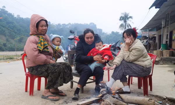 Người dân vùng cao miền núi Nghệ An chống chọi với giá lạnh 